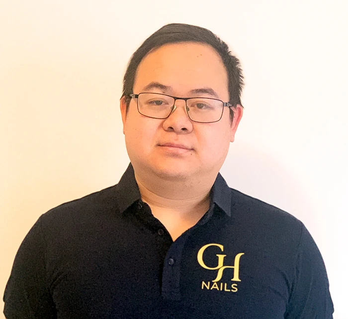 Alex - Nagelteknolog på GH Nails i Örebro